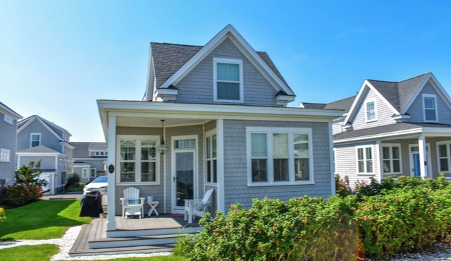 3 bedroom free standing condo located in sought after Heritage Sands!
