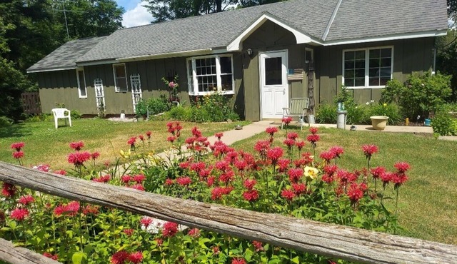 3-bedroom home. Secluded luxury/Hot Tub/Sauna/Chef Kitchen