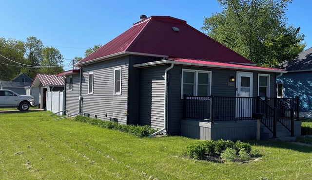 3-bedroom house in tranquil Harvey with WiFi, AC. Relax and unwind