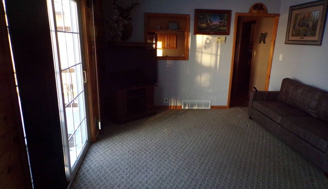 3 bedroom Lakeside home, on Snowmobile & ATV trails. Pet friendly, onsite Dining