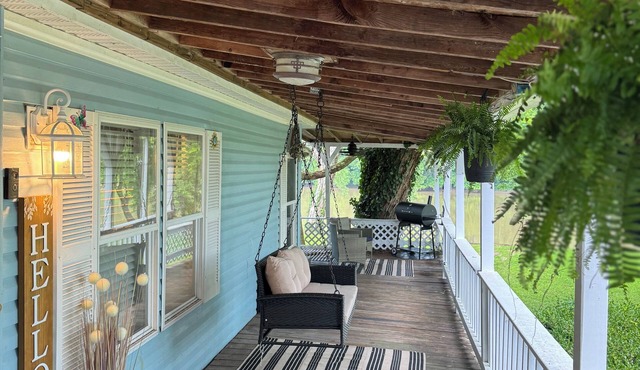 3 bedroom River Cabin Retreat!