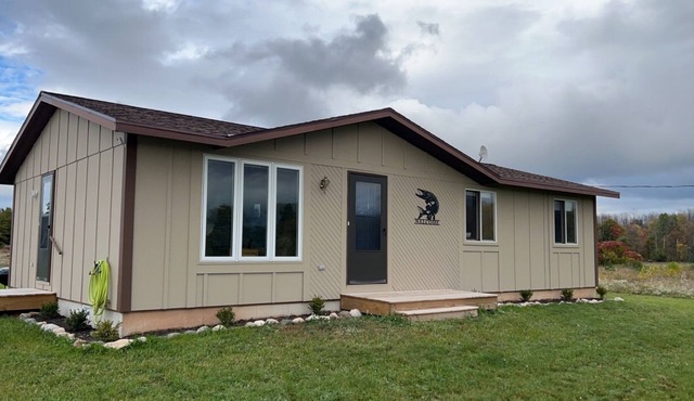 3 Bedroom - Room to park boat! - Close to water & Potawatomi State Park