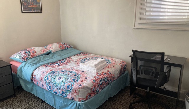 3 bedroom townhouse with free parking on premises