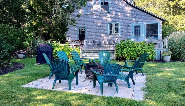 3 Bedroom Vintage Cape Cod home with Large backyard and close to beach