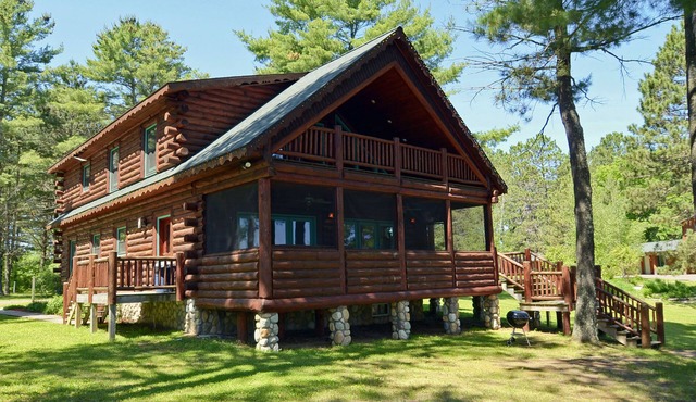 3 BEDROOMS 2 BATHROOM SLEEPS 10