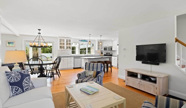 3 Bicycles Provided! Cape Cod Cottage w/Deck