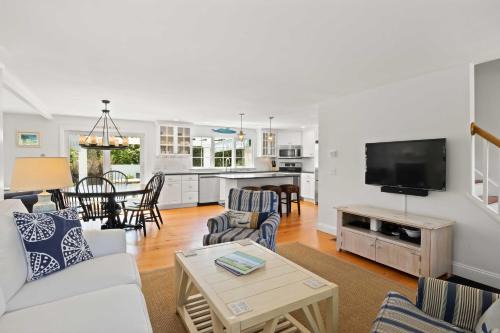 3 Bicycles Provided! Cape Cod Cottage w/Deck