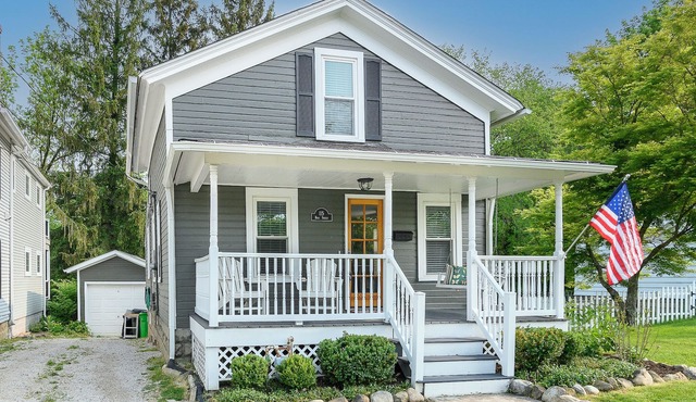 3 blocks from the falls viewing area in the heart of downtown Chagrin Falls!