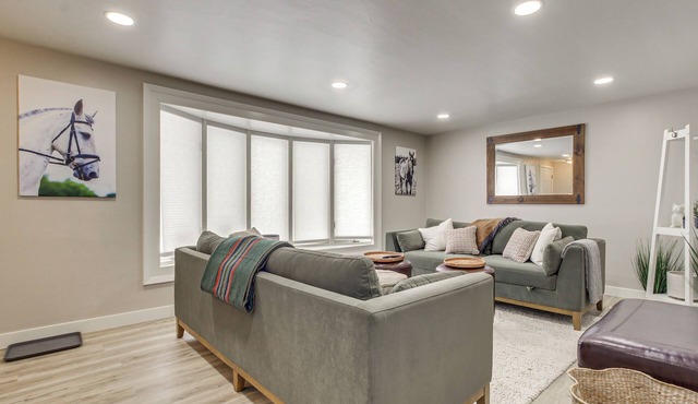 3 Blocks to Lambeau Field! Bright Home w/Yard
