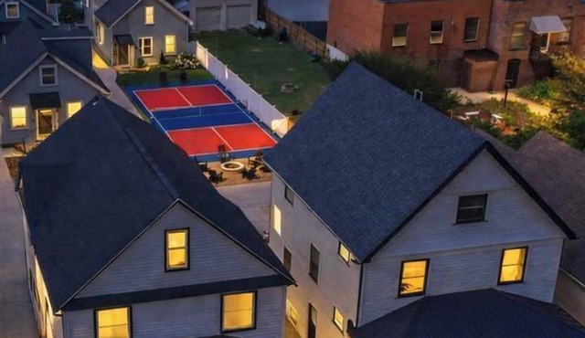 3 Homes | Hot Tub, Sauna & Pickleball Retreat
