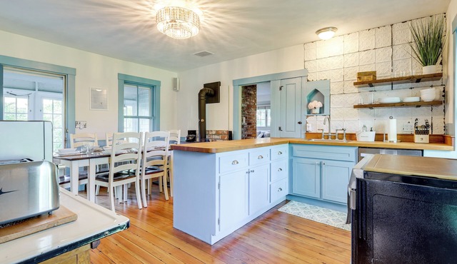 3 Mi to Beach: Historic Farmhouse on Cape Cod!