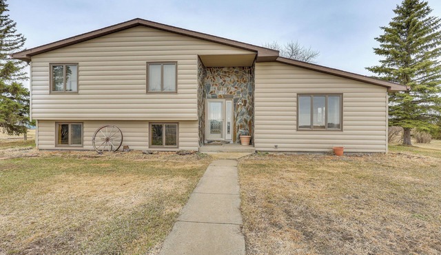 < 3 Mi to Lake Sakakawea! Hunting & Fishing Lodge