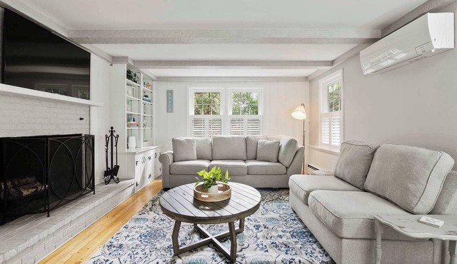 3 Min to Mayflower Beach, Dog Friendly!