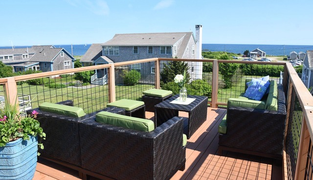 3 minute walk to the beach, panorami view, pastoral setting -pet friendly