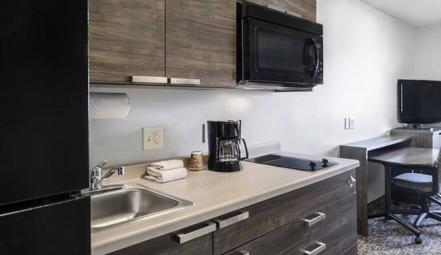 3 Perfect Rooms with Full Kitchen for Road Trippers Near Interstate in Mitchell