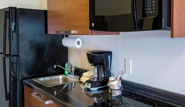 3-Room Unit Near Kirkwood Mall – Perfect for Shopping