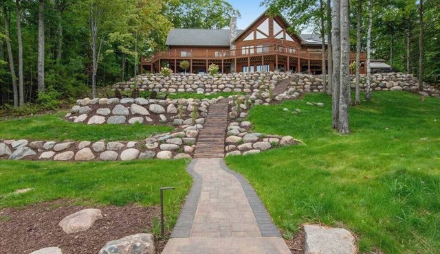 3-story chalet with private hot tub, game room & waters toys - dog-friendly