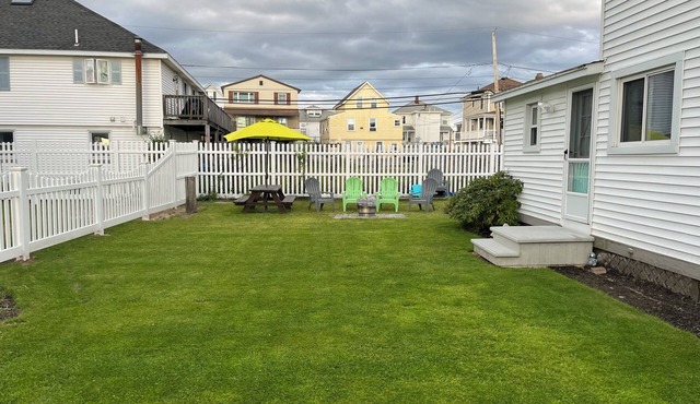 3 to 4 Minute walk to the beach, restaurants and fun!