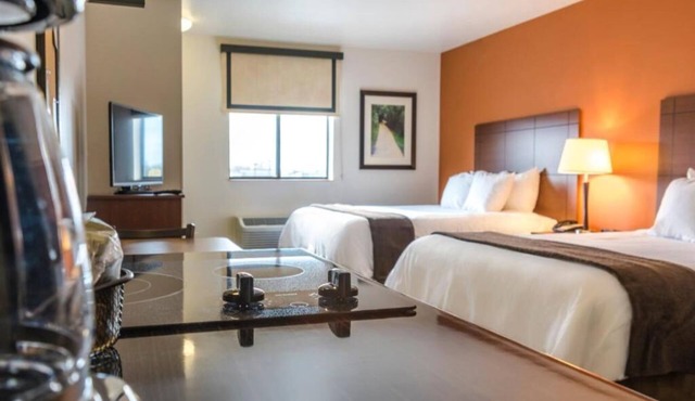 3 Units total 6 Queen Beds w/Kitchenettes – Perfect for Family & Group Getaways
