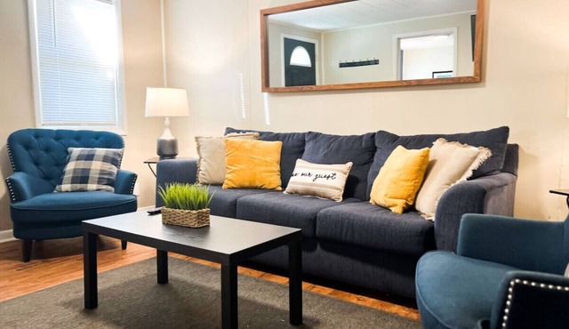 3BR Home: 6 Beds, 4 TVs, Large Parking Area
