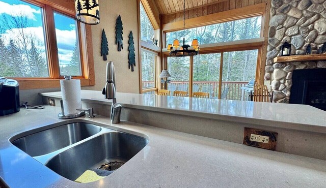 3BR Townhome | Ski-In/Ski-Out | Pool & Hot Tub