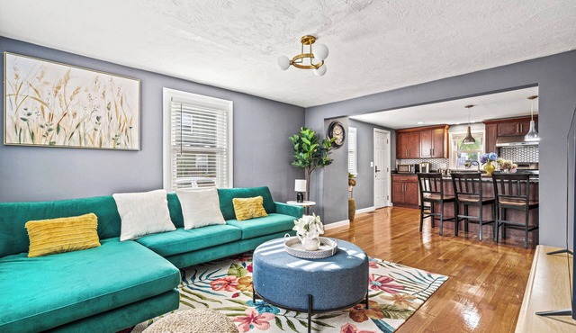 3BR1.5BA Retreat - Near Airport