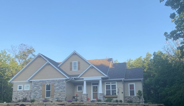 4 bd. 2.5 bath 3200 sq. ft. house, 6 miles to EAA, in a private wooded lot!