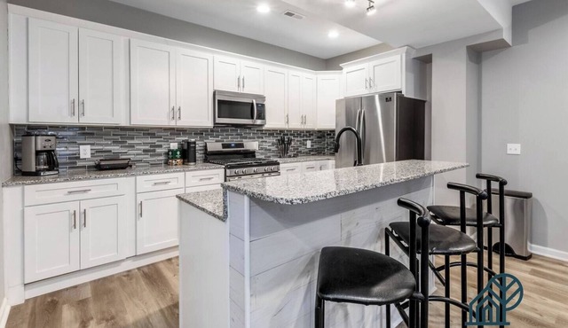 4 Bed 2 Bath Single-Family House + Garage