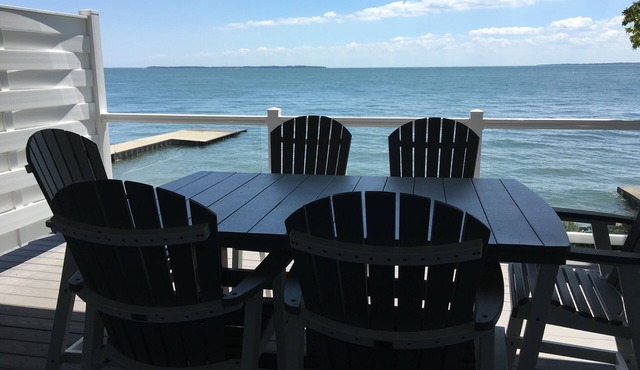 4 Bed/3 Bath - 1 Mile to Downtown, Perfect for your Island Getaway
