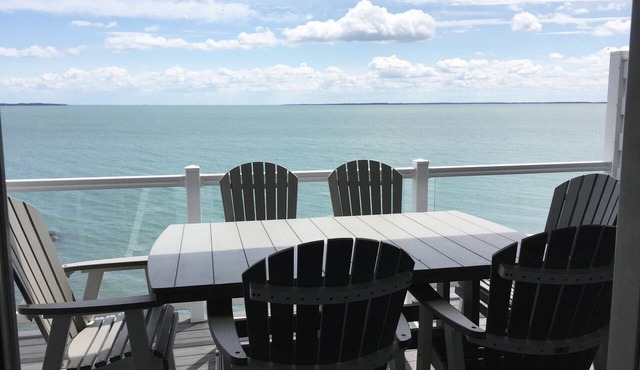4 Bed/3 Bath - 1 Mile to Downtown, Perfect for your Island Getaway