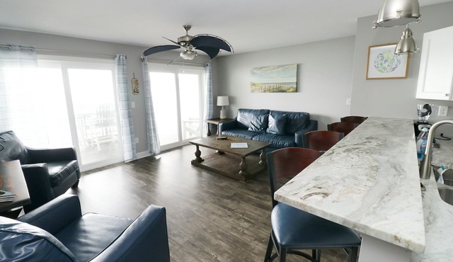4 Bedroom/2 Bath - 1 Mile to Downtown, Perfect for your Island Getaway