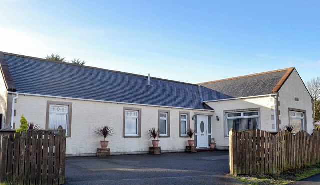 4 bedroom accommodation in Sandyhills