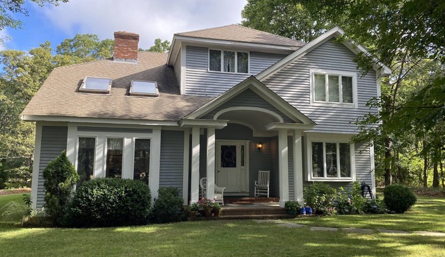 4+ Bedroom. Great location. Meadow View Rd. Oak Bluffs.