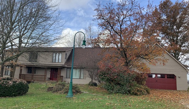 4-bedroom home on farm 5-minutes to Denison/Granville