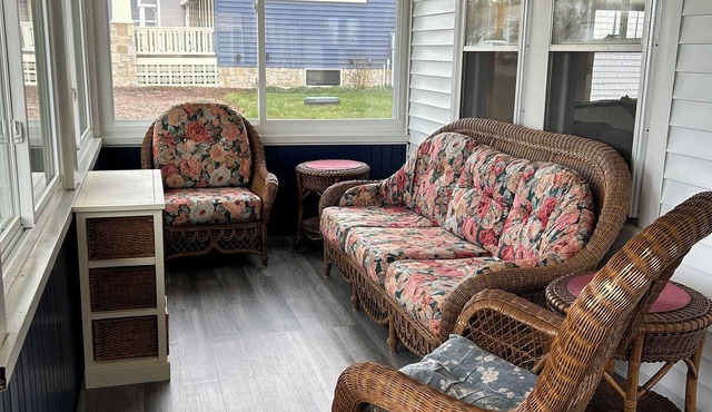 4-bedroom house in charming York w/some ocean views & easy walk to beaches.