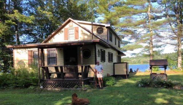 4-bedroom Lake-Front Cottage