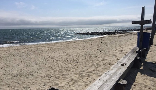 4 BR Dennis Port Home Near Sea Street Beach Central A/C (1975)