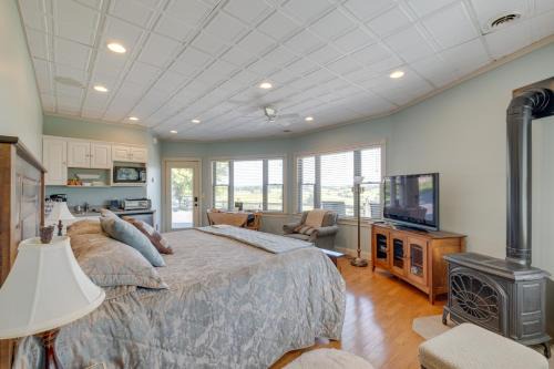 4 Mi to German Village: Studio w/Hot Tub!