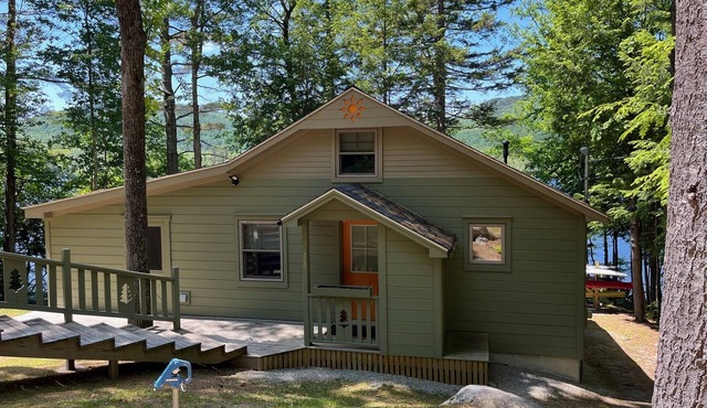 4 season lakefront house on Twitchell Pond, private dock- near skiing