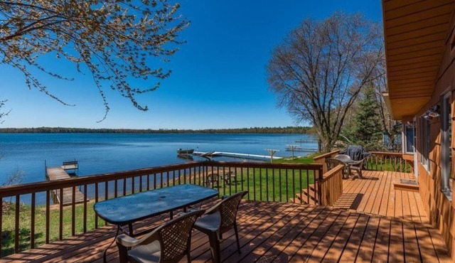 4 Seasons availability, Level elevation, lake front cabin WiFi, Heat, AC
