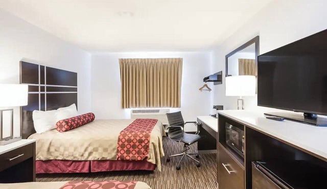 4 Units | Charlotte Stay | Free Breakfast | Near Downtown Attractions