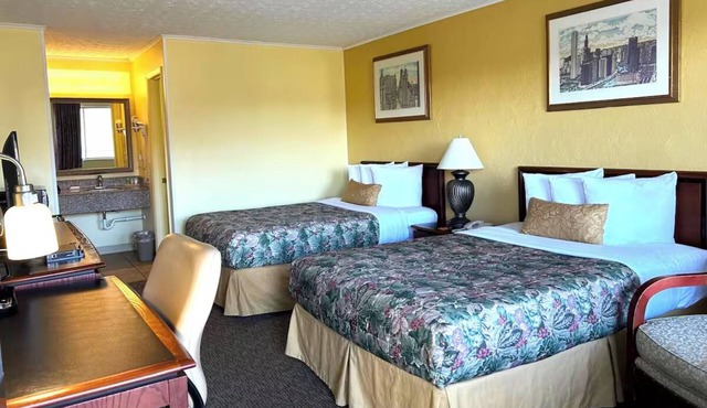 4 Units | Logan Retreat | Hocking Hills Trails | Explore Waterfalls & Caves