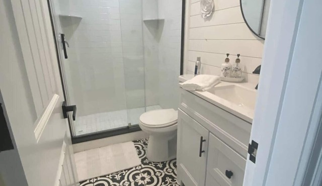 4br & 2ba Ranch style house w/huge backyard!