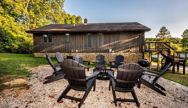 4BR, 3.5 BA House, great sunset view, close to town.