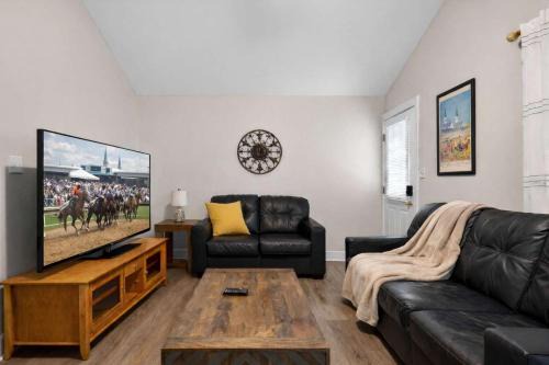 4BR Highlands Gem Walk to Bellarmine & Bardstown