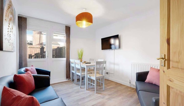 4BR in Stafford Place Sleeps 7, WiFi, Free Parking