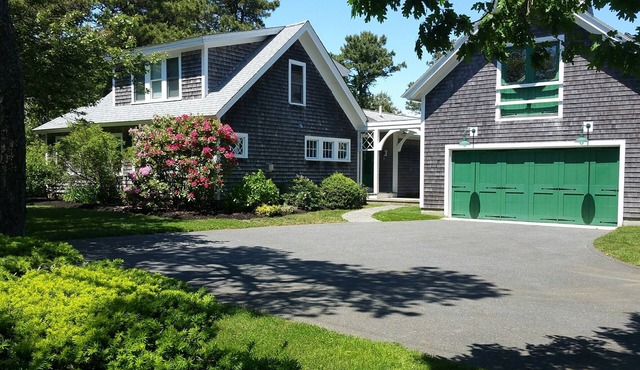 4BR+Loft Beautiful Chatham-Year Round-Sleeps up to 8 & 1 Mile to Town *Video*