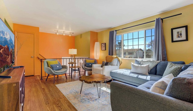 4BR w/Patio and fire pit | near Garden of the God
