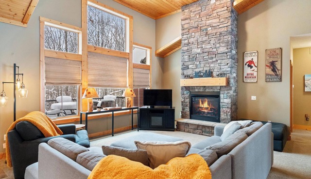 4th of July Here! Boyne Thunder Here! Six bedrooms, sleeps 17