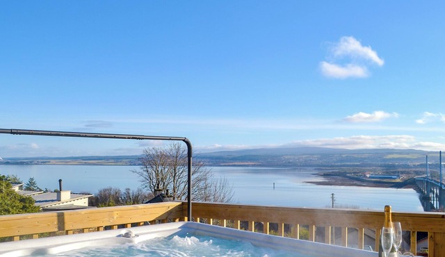 5 bedroom accommodation in Craigton, near Inverness
